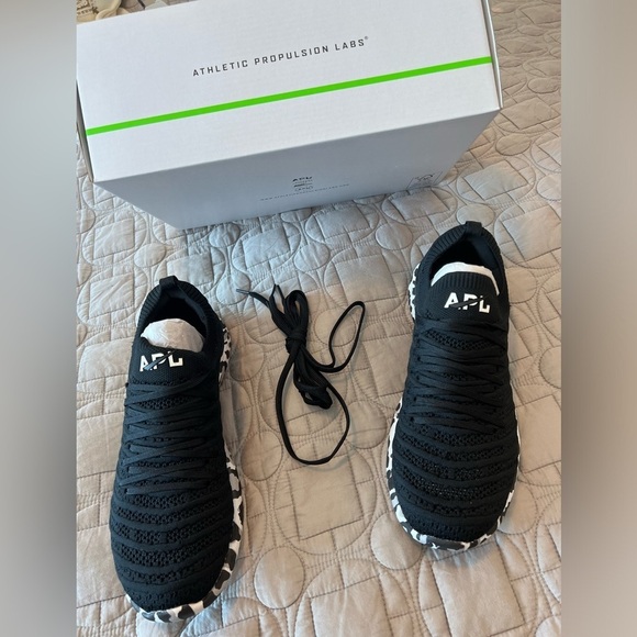 APL Women's Techloom Wave Slip On Running Sneaker Black White Leopard Sz 9 NEW - Picture 14 of 16